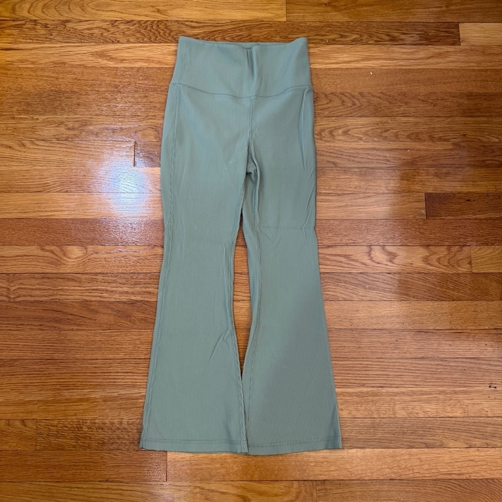 Athleta Elation Rib Crop Flare in Light Green (eucalyptus) - Size Small